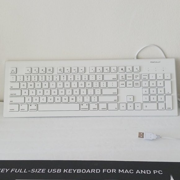 Macally 104 key full size USB Keyboard for Mac and PC in white - Picture 5 of 10